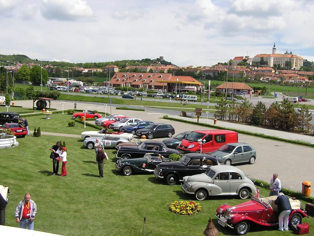 Hotel Zamecek Mikulov Exteriör bild