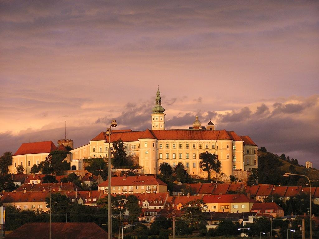 Hotel Zamecek Mikulov Exteriör bild