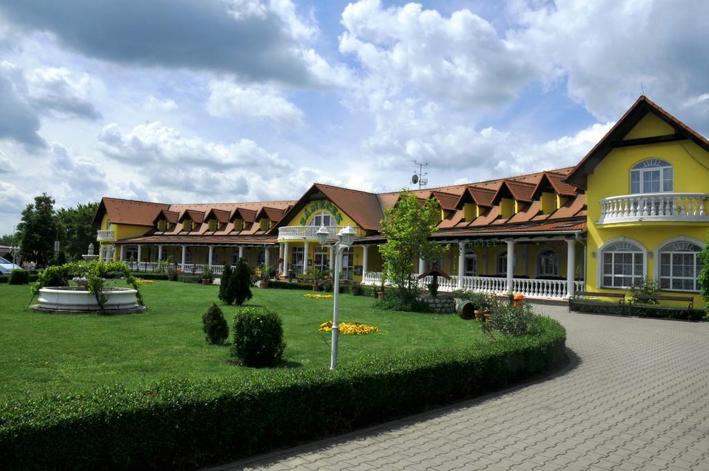 Hotel Zamecek Mikulov Exteriör bild